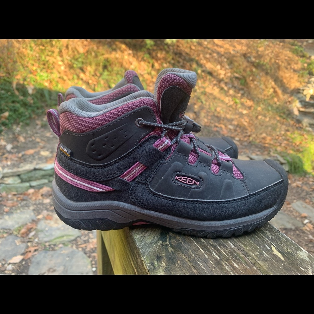 Girls Keen Hiking Boots Size 3 Raven/Tulipwood